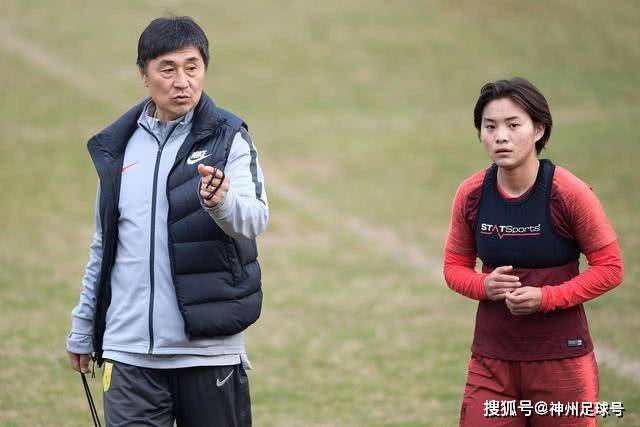切尔西球员内托成阿森纳引援新目标，若马丁内利转会